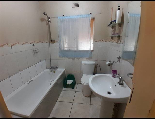 3 BEDROOM HOUSE FOR SALE IN OOS EINDE